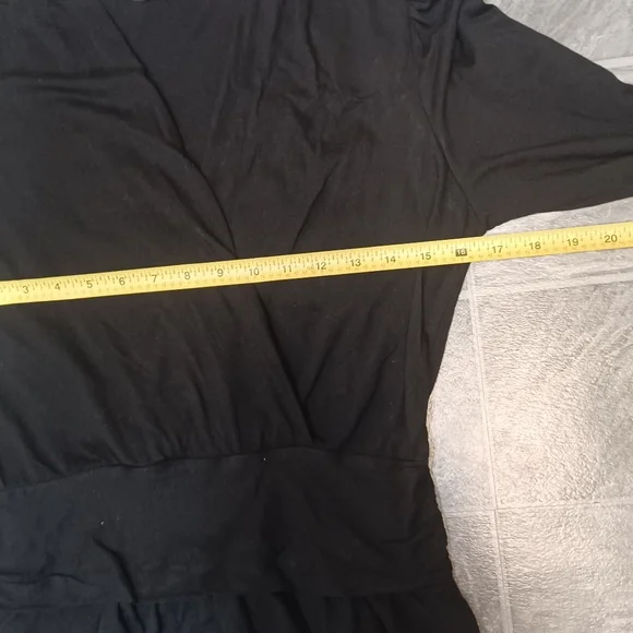 BANANA REPUBIC SIZE M Elegant Black Wrap Top - Picture 11 of 11